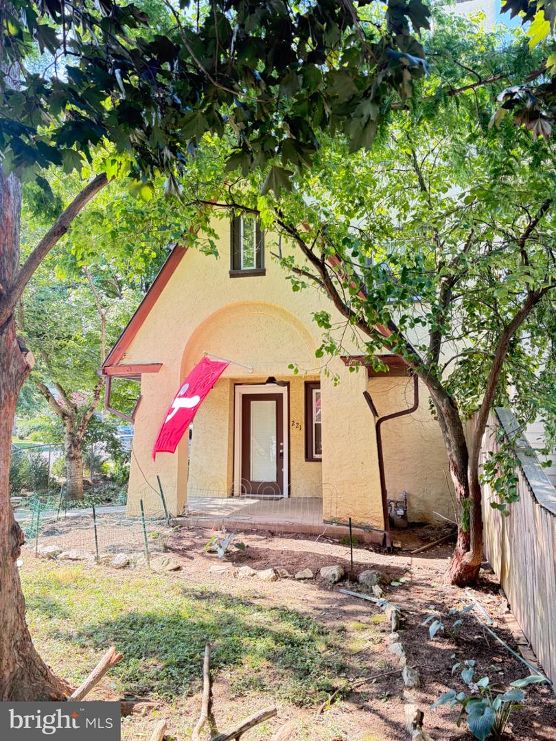 221 Rockingham Rd Property Photo 1