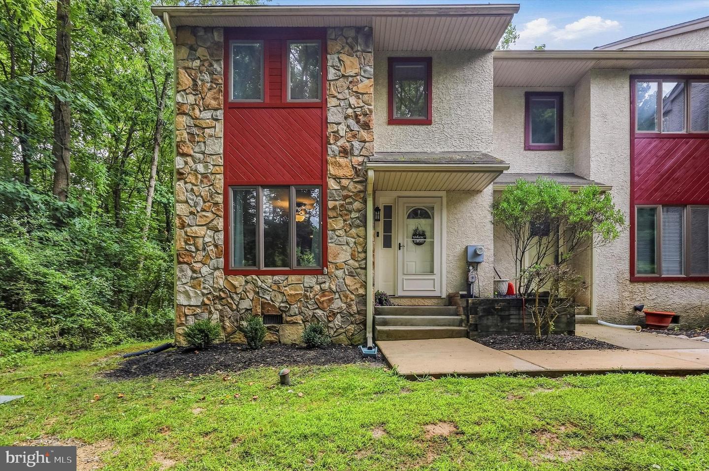 330 Westbriar Dr Property Photo 1