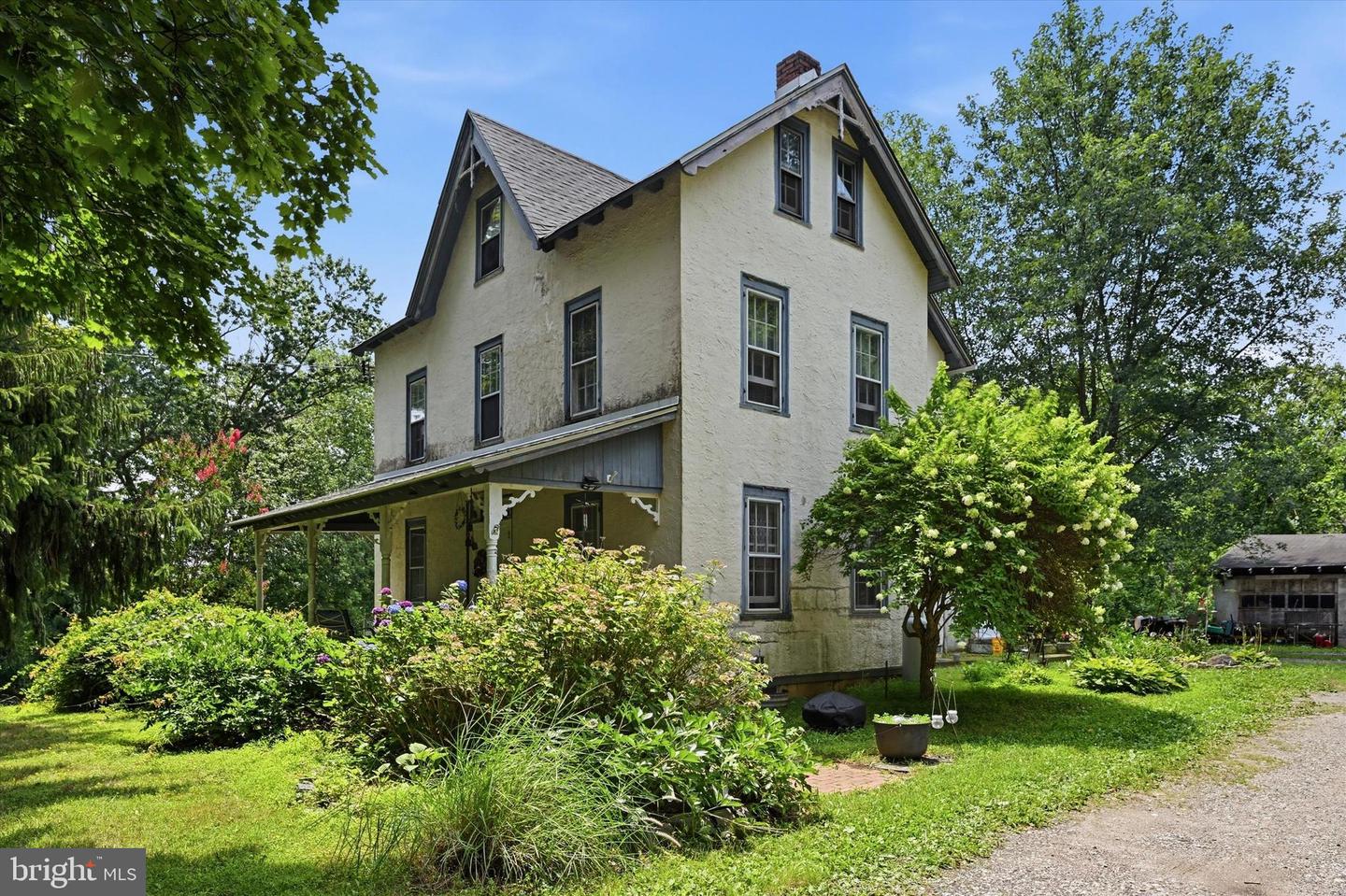 1208 Valley Rd Property Photo 3