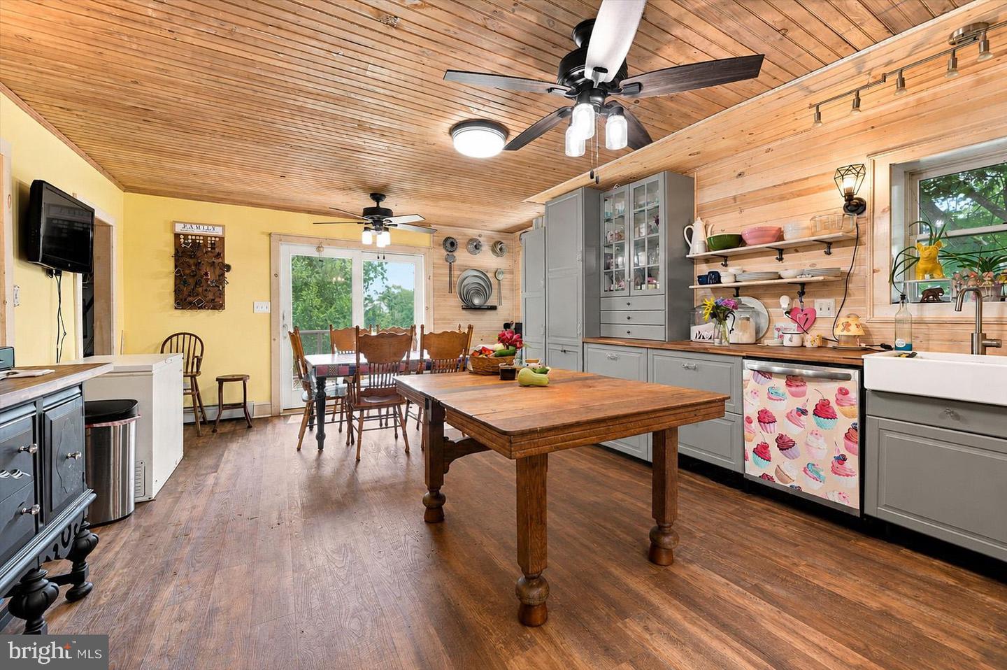 1208 Valley Rd Property Photo 5