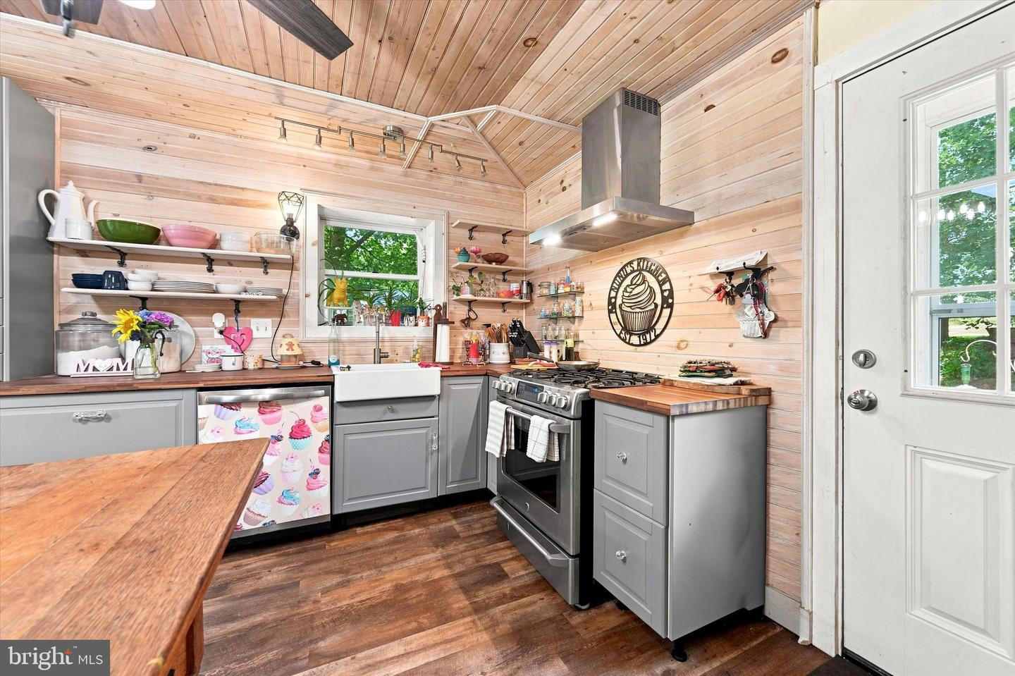1208 Valley Rd Property Photo 8