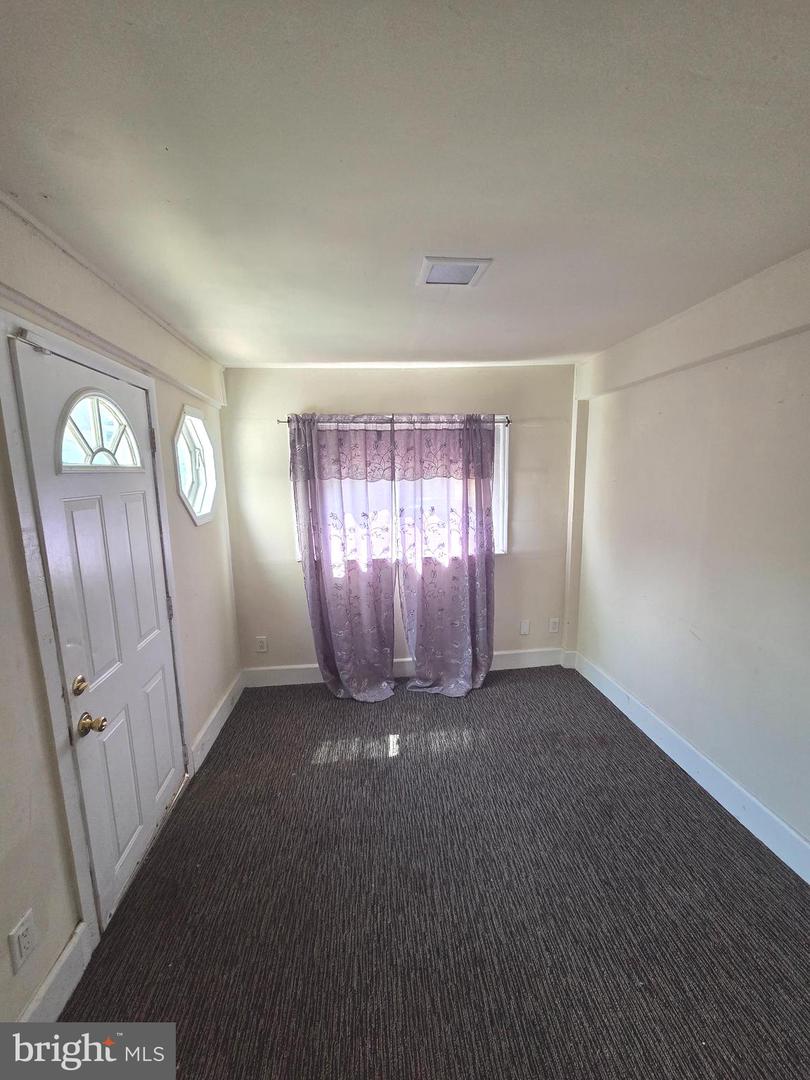 441 Croyden Rd Property Photo 2