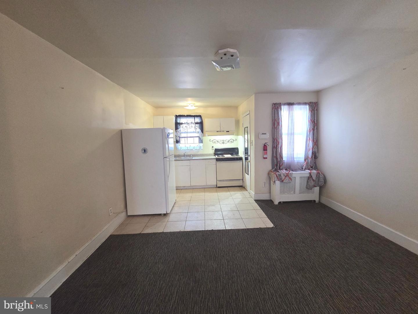 441 Croyden Rd Property Photo 3