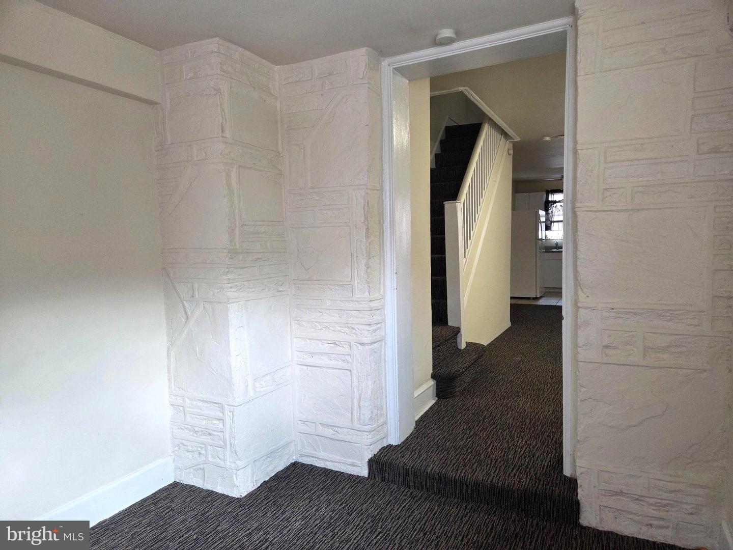 441 Croyden Rd Property Photo 3