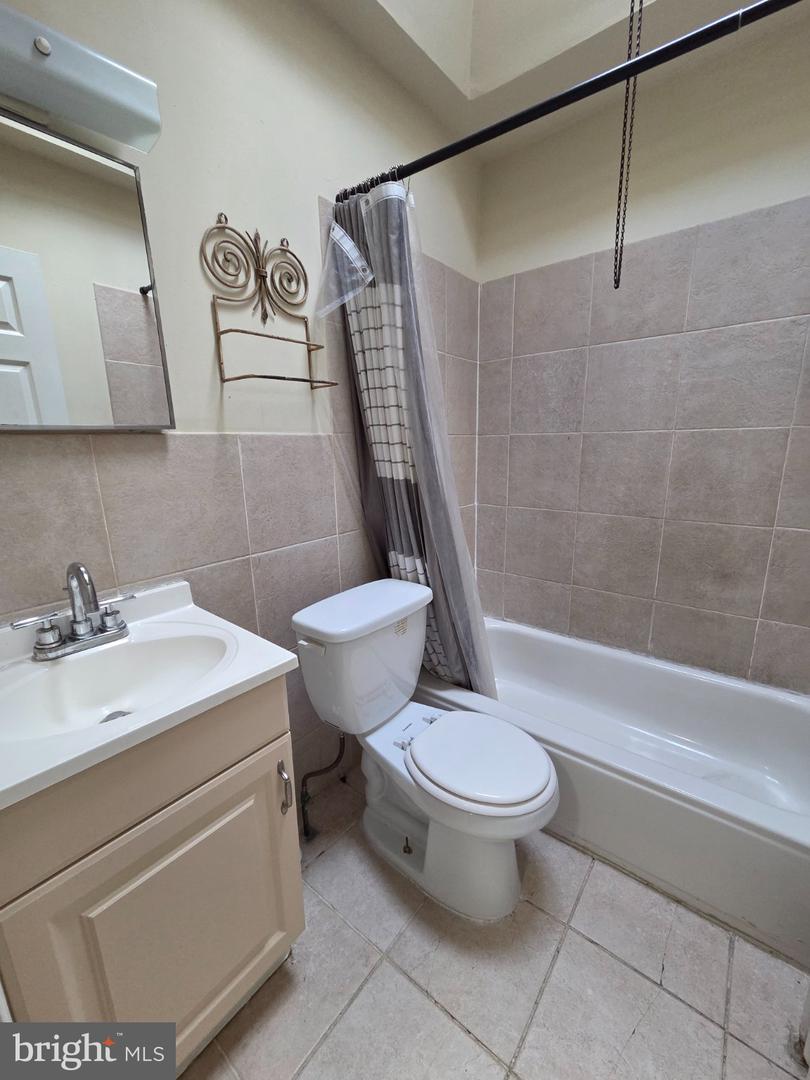 441 Croyden Rd Property Photo 9