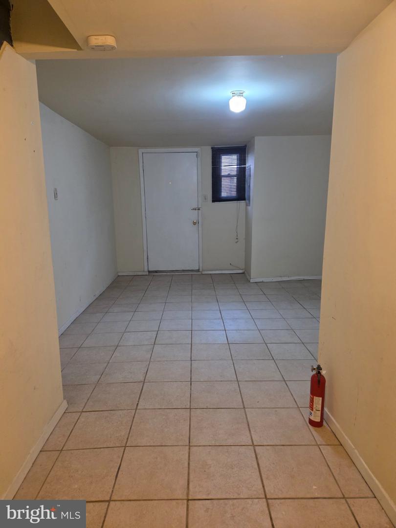 441 Croyden Rd Property Photo 11