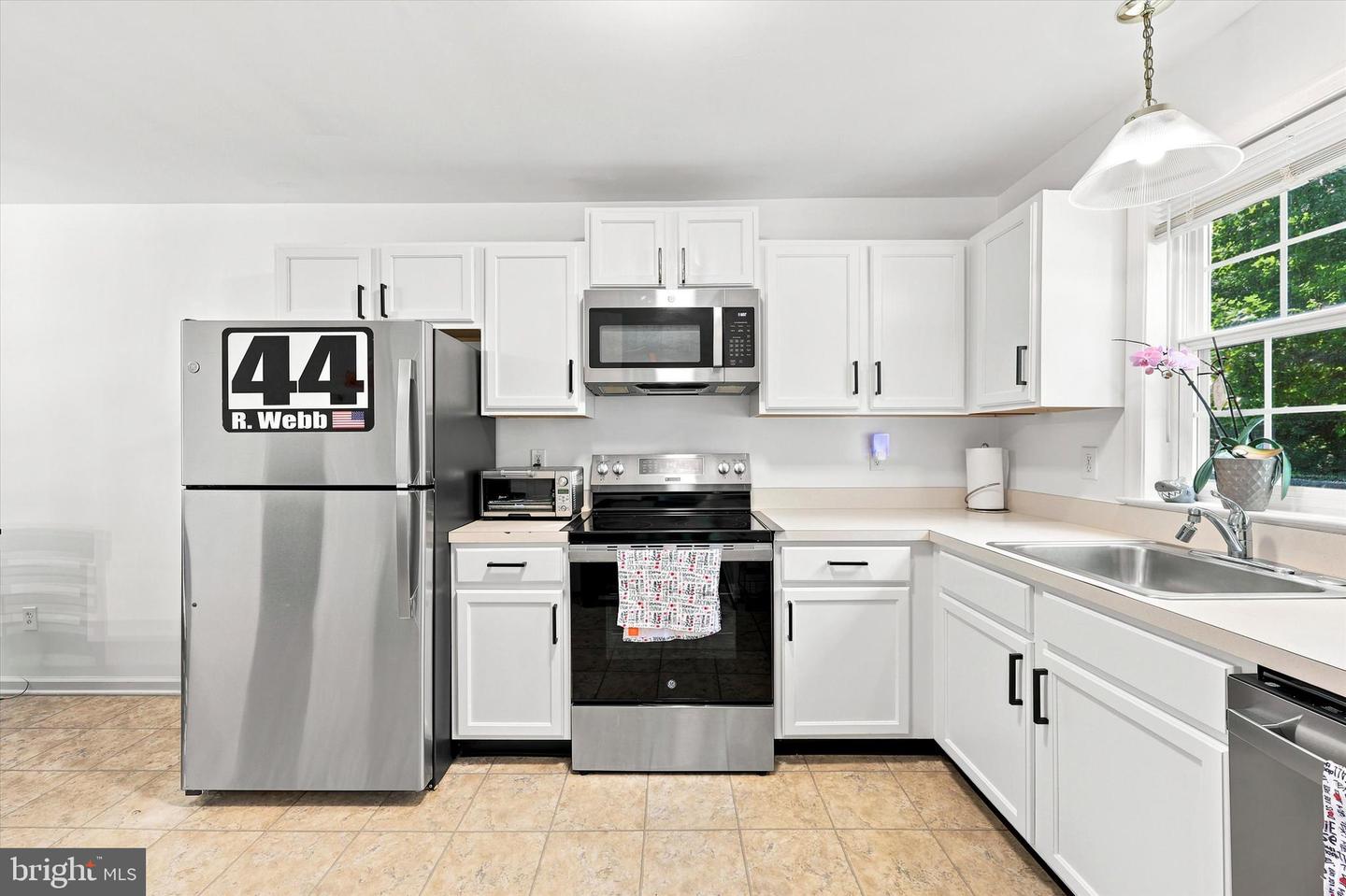 30 Duttonview Rd Property Photo 5