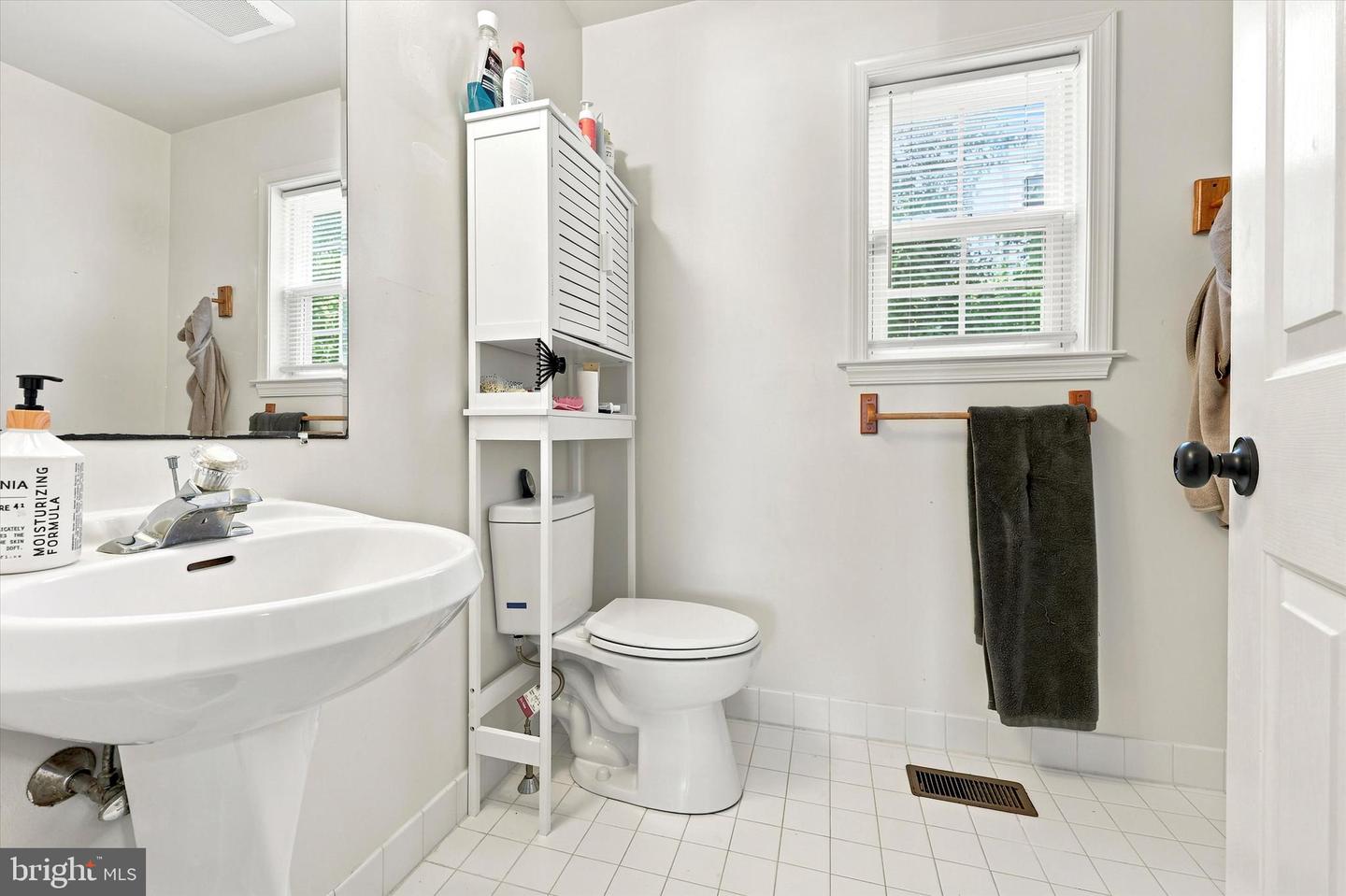 30 Duttonview Rd Property Photo 11