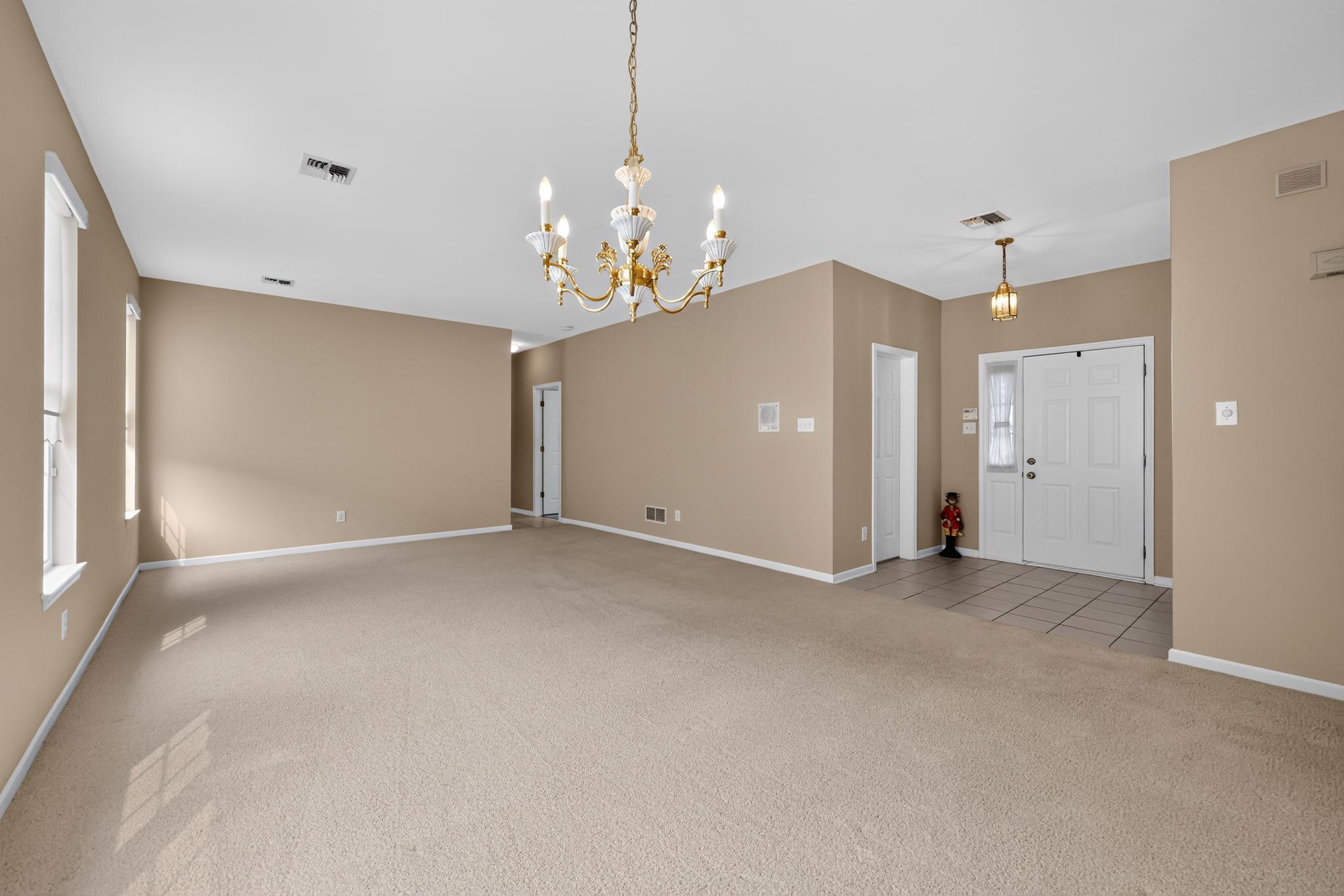 2105 White Fox Way Property Photo 3