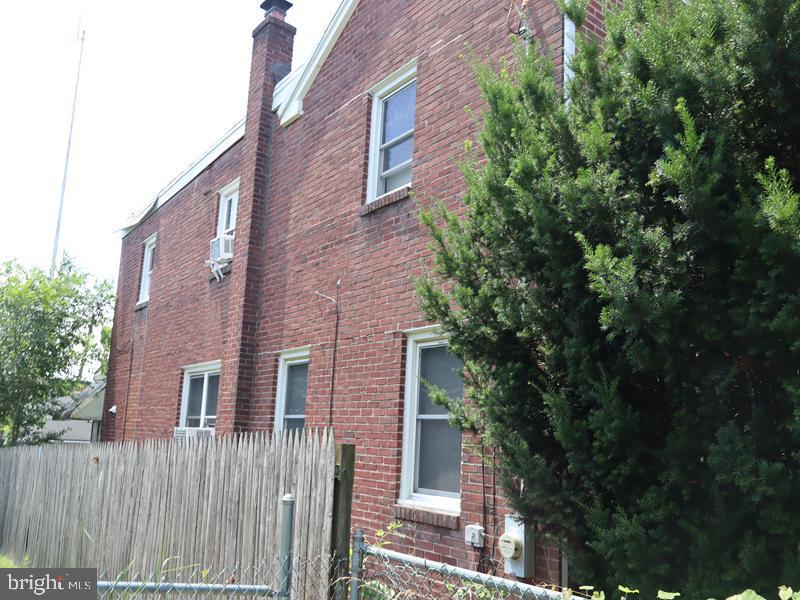 3007 W 10th St Property Photo 3