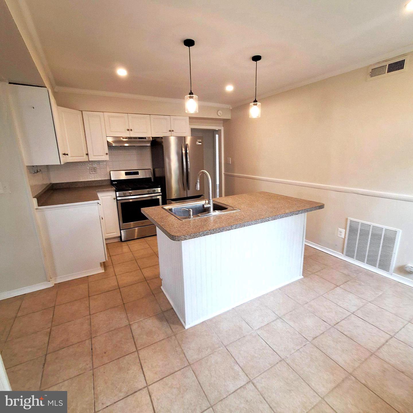 303 Moore Rd Property Photo 4