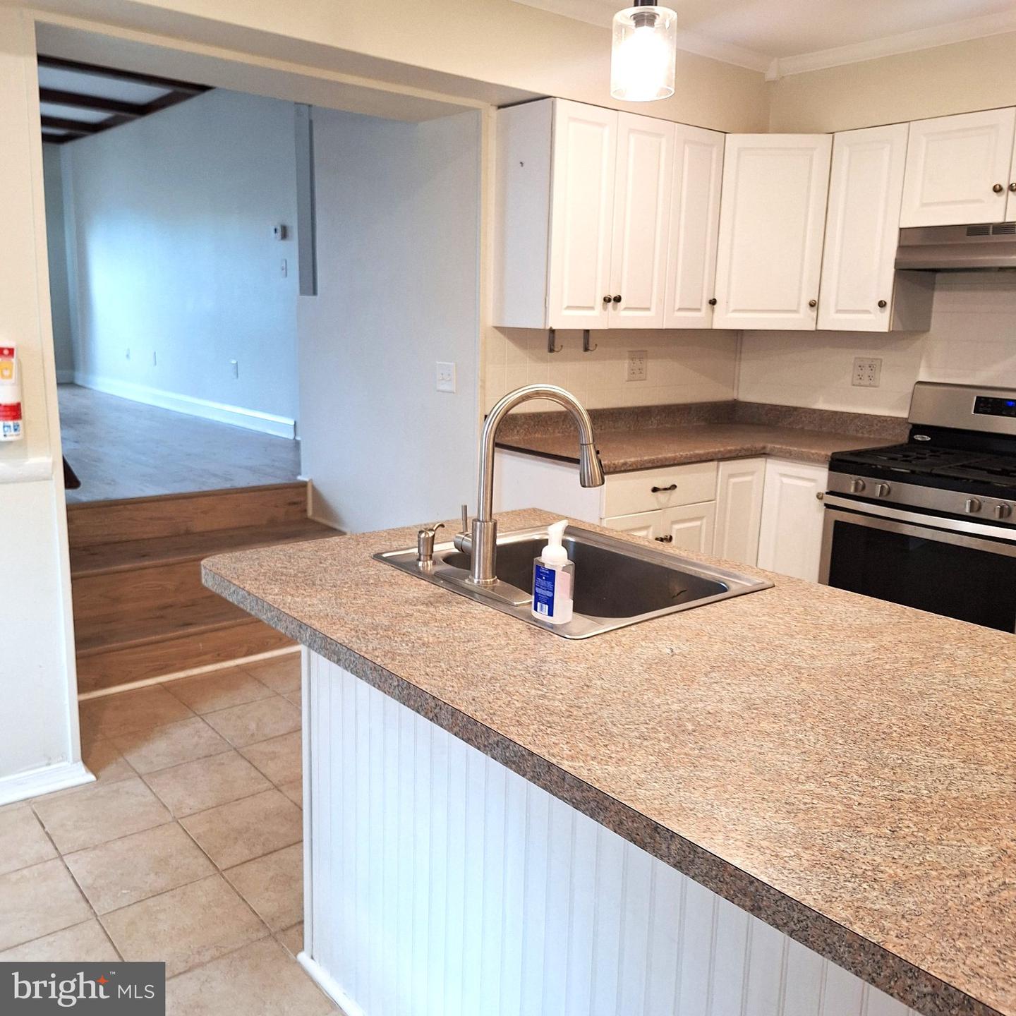 303 Moore Rd Property Photo 4