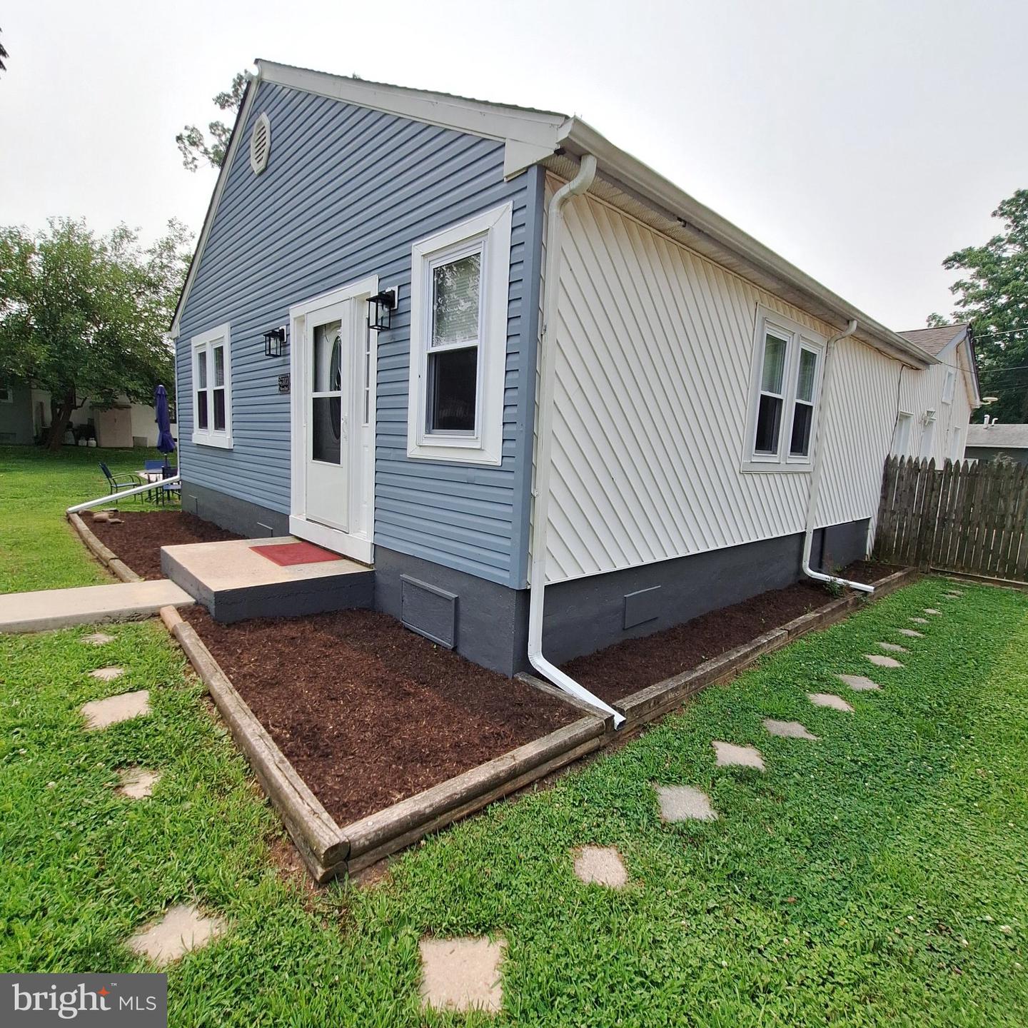303 Moore Rd Property Photo 5