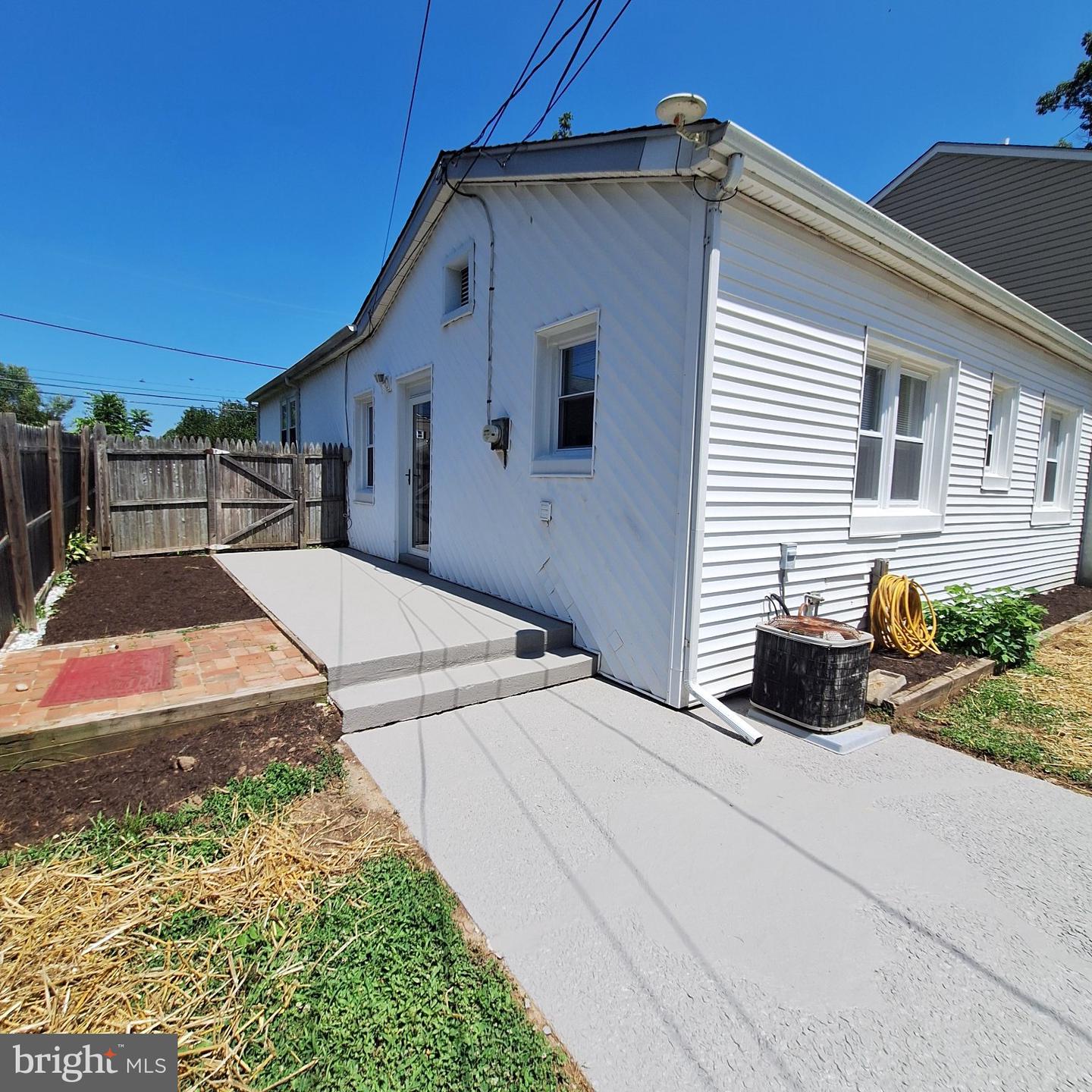 303 Moore Rd Property Photo 18