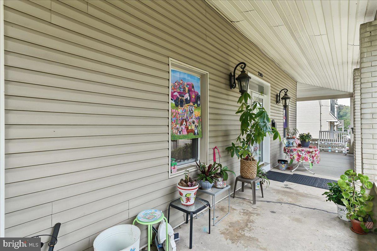 2185 Franklin Ave Property Photo 3