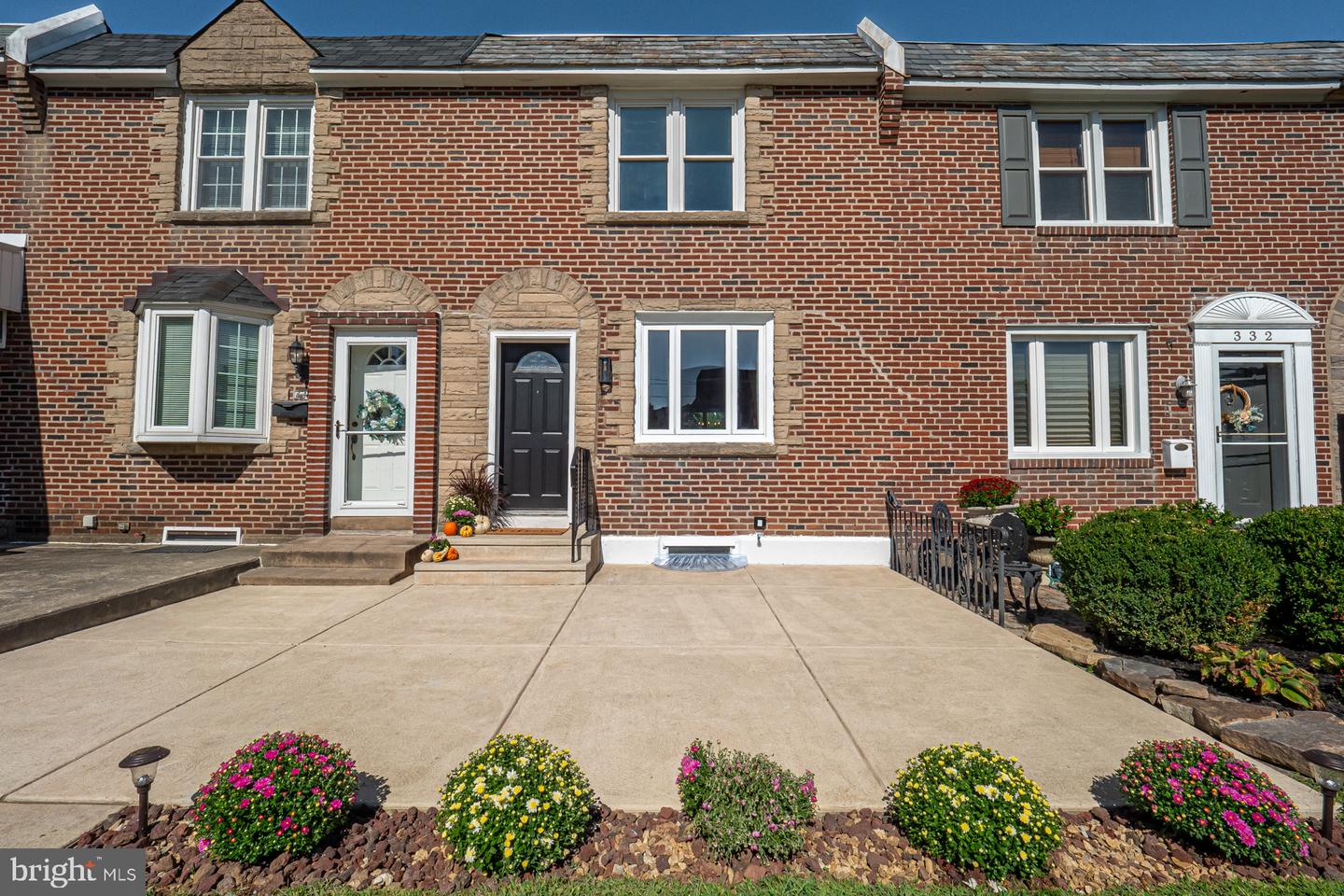 330 Gramercy Dr Property Photo 2