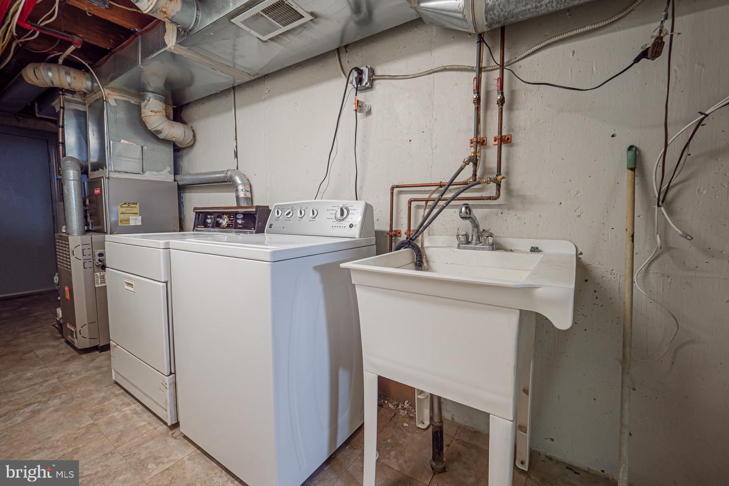 330 Gramercy Dr Property Photo 33