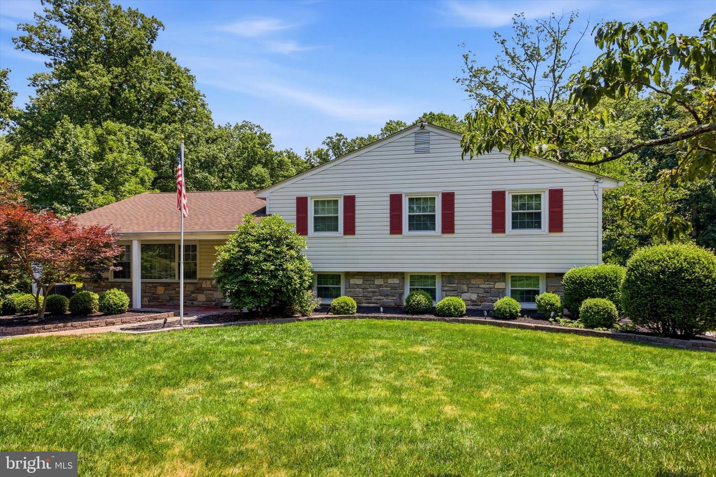 16 E Glen Cir Property Photo 4