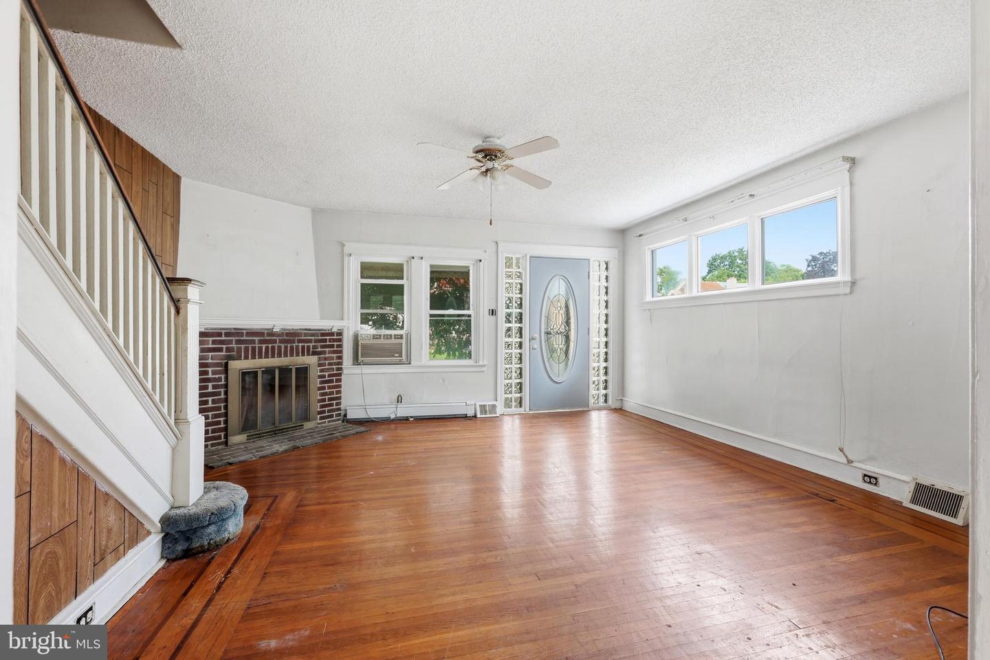 667 Rose St Property Photo 4