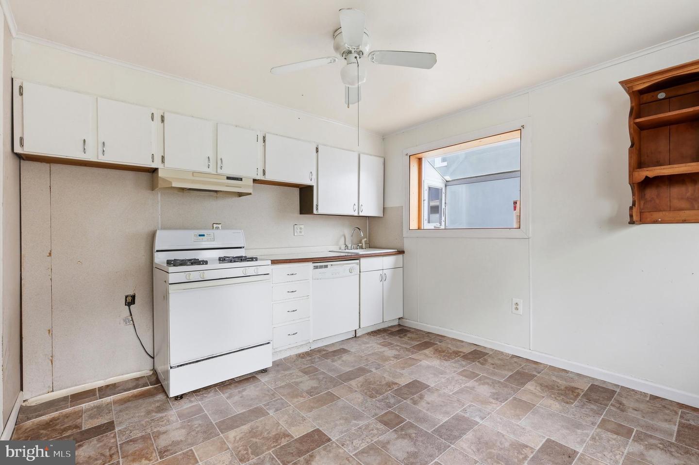 667 Rose St Property Photo 12