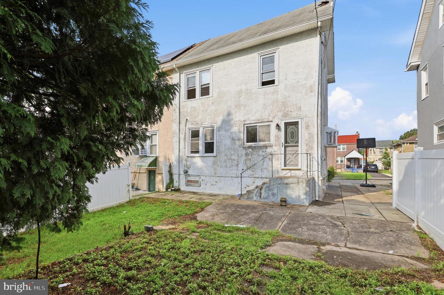 667 Rose St Property Photo 27