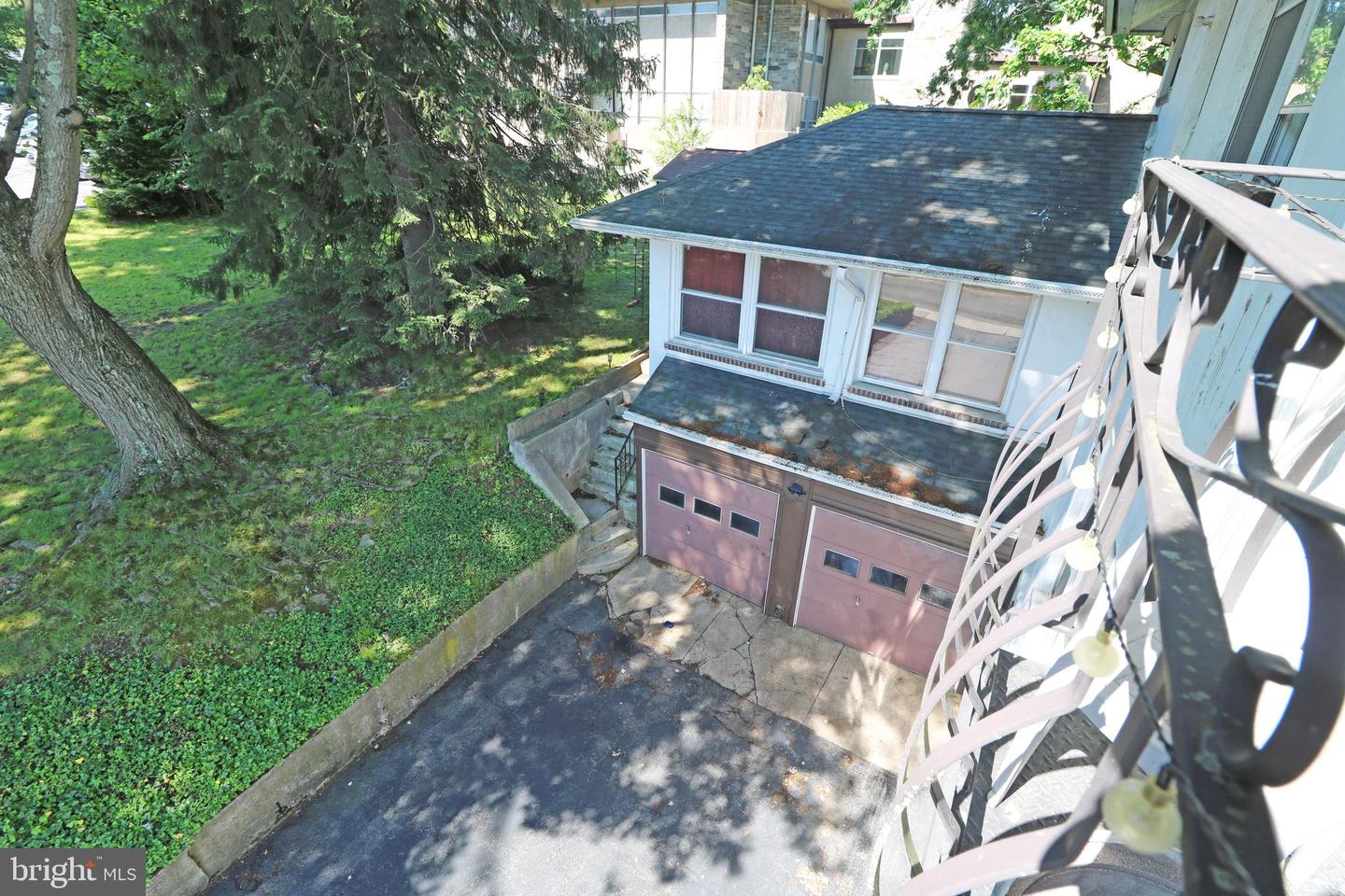 200 W Springfield Rd Property Photo 3