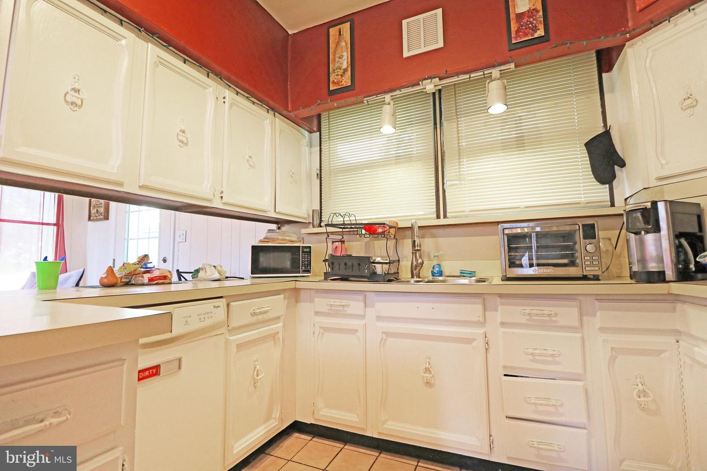 200 W Springfield Rd Property Photo 28