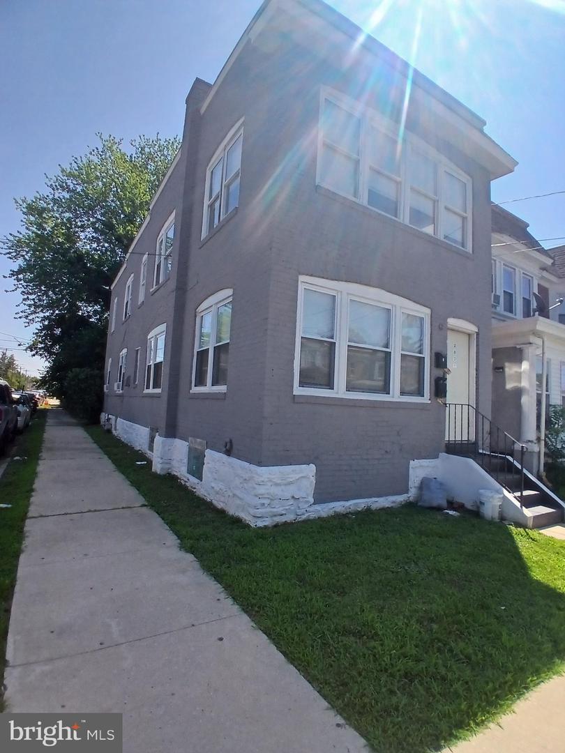 2031 Madison St Property Photo 2