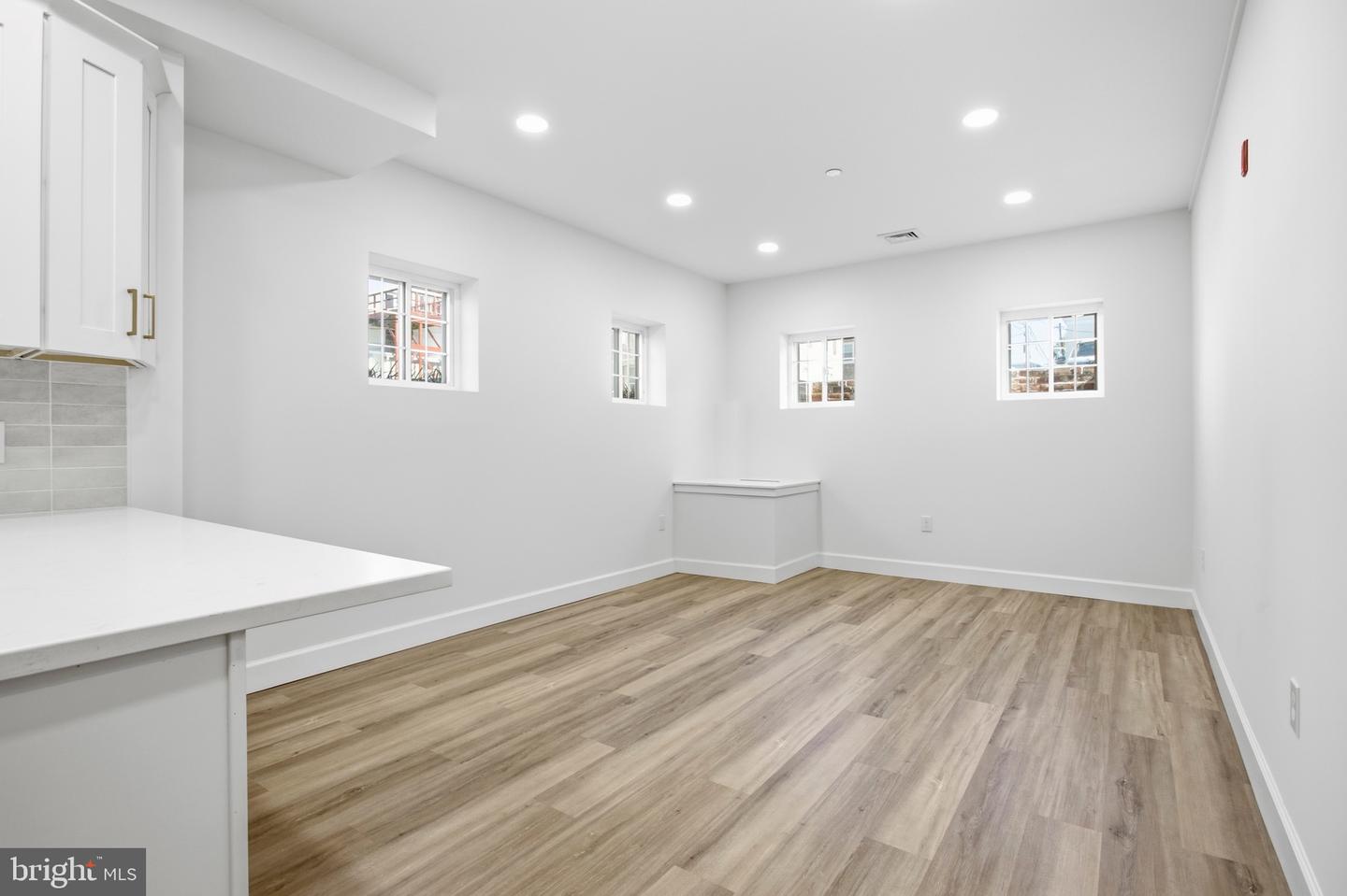 21 W Front St #1a Property Photo 6