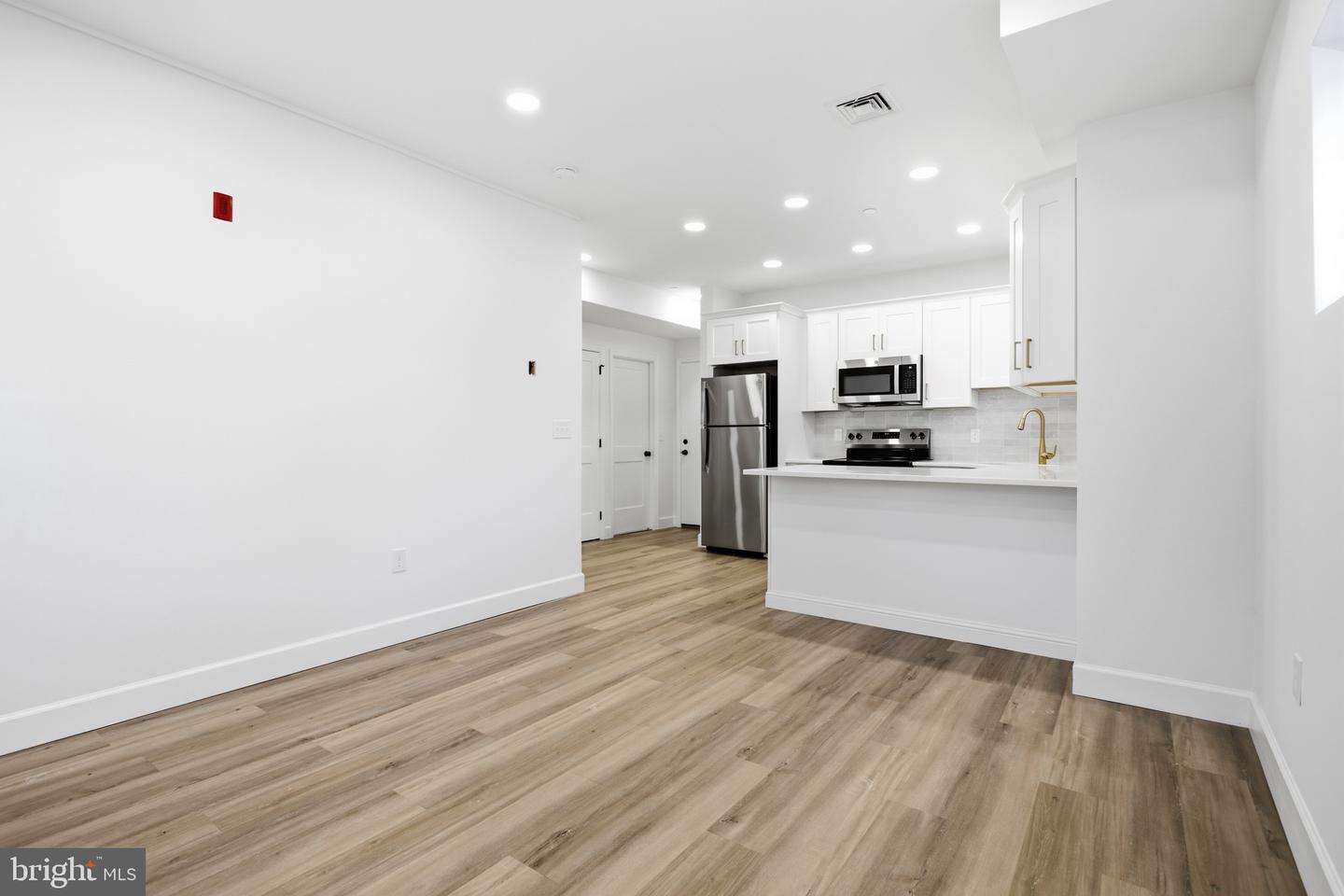 21 W Front St #1a Property Photo 10