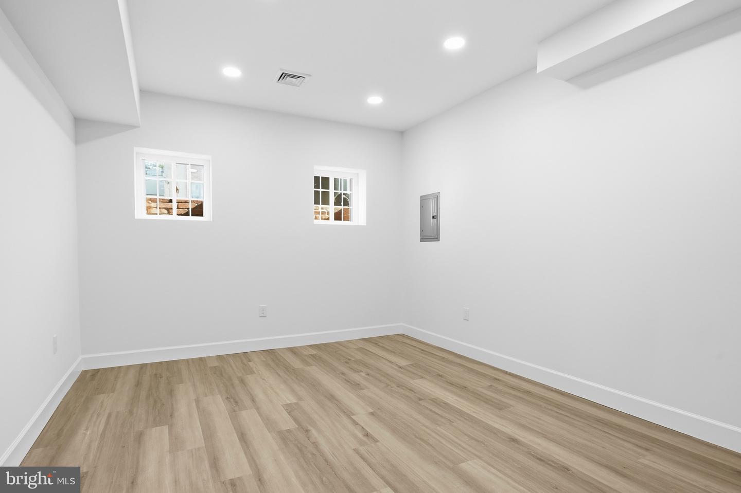 21 W Front St #1a Property Photo 11