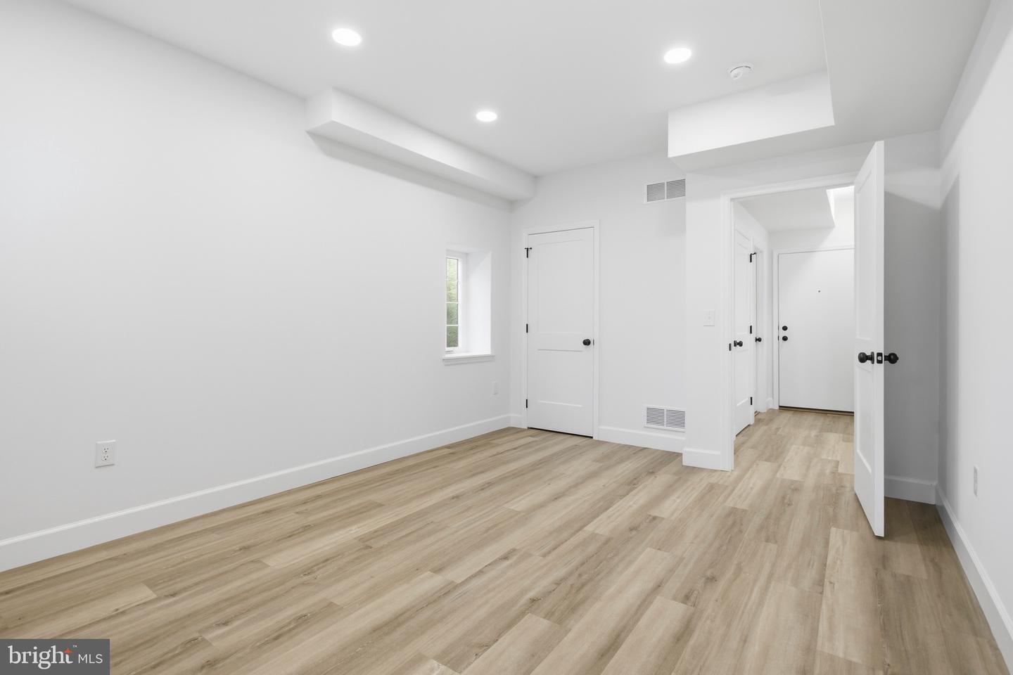 21 W Front St #1a Property Photo 12