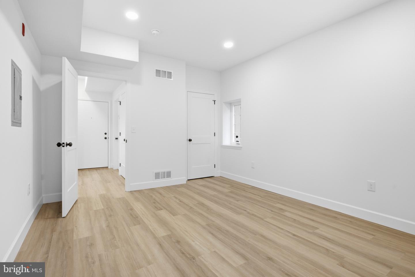 21 W Front St #1b Property Photo 15
