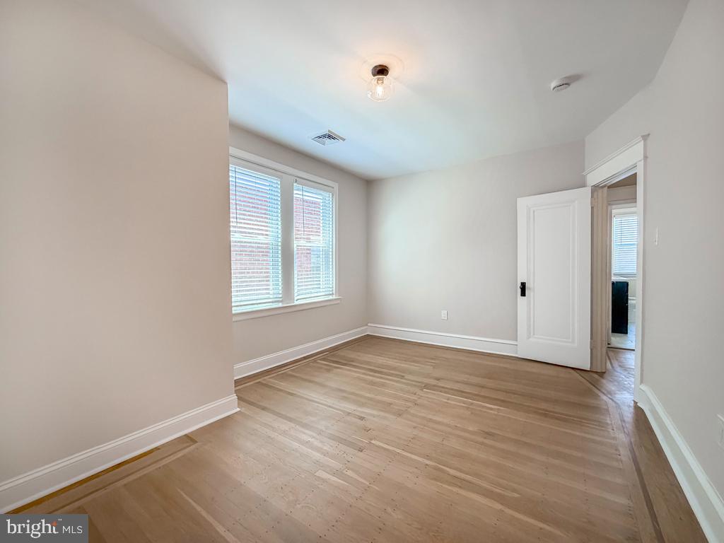 1042 Duncan Ave Property Photo 35