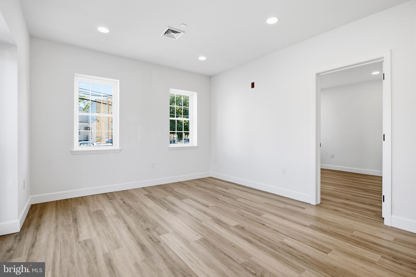 21 W Front St #2a Property Photo 10