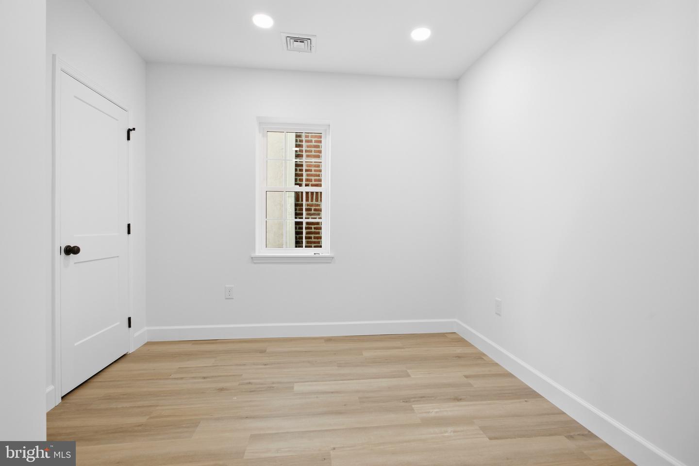 21 W Front St #2a Property Photo 16