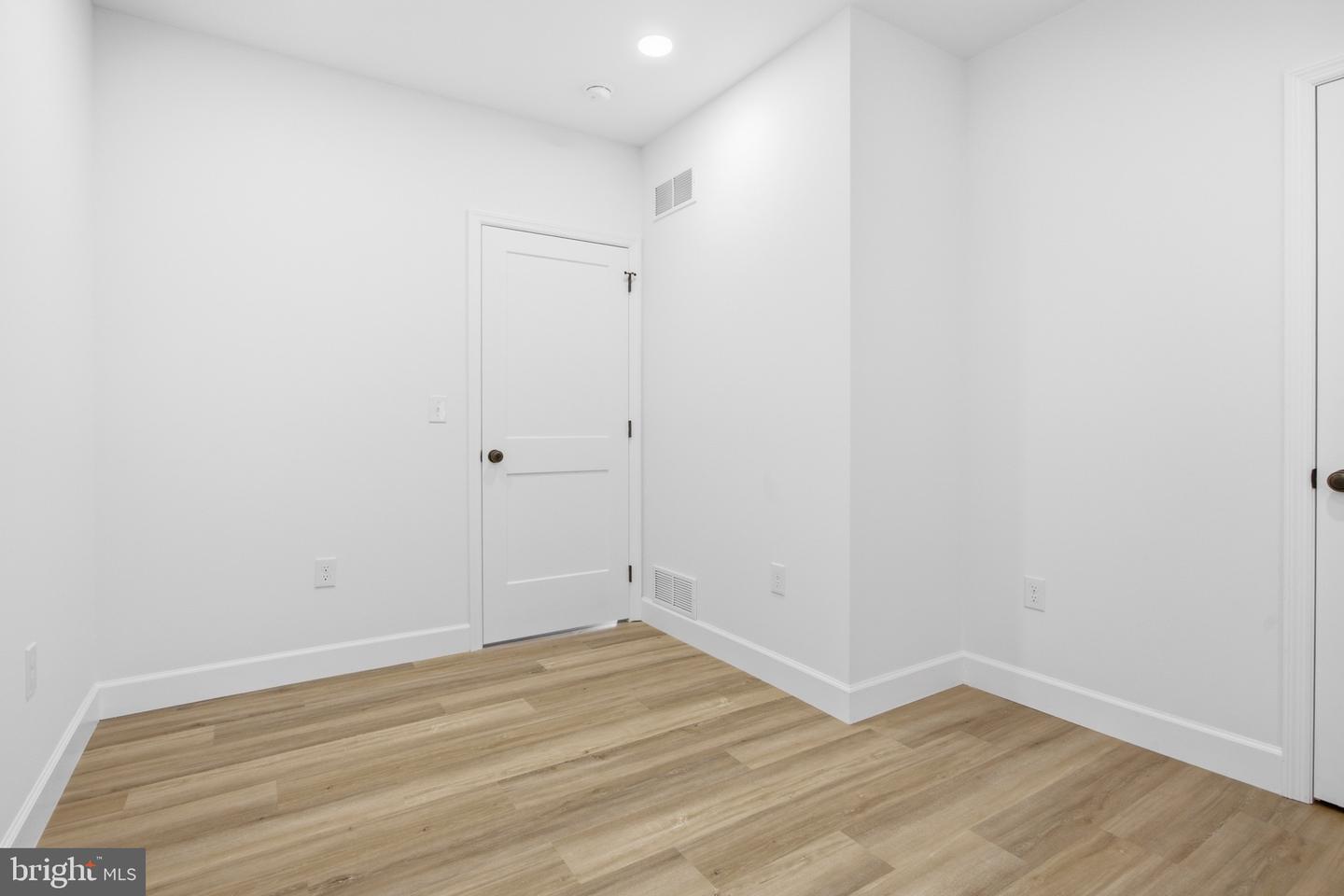 21 W Front St #2a Property Photo 17