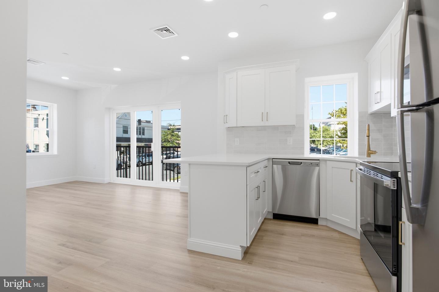 21 W Front St #2b Property Photo 3