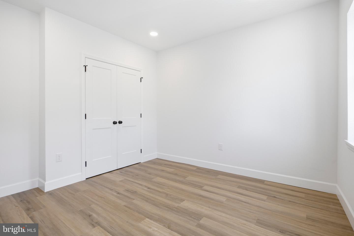 21 W Front St #2b Property Photo 14