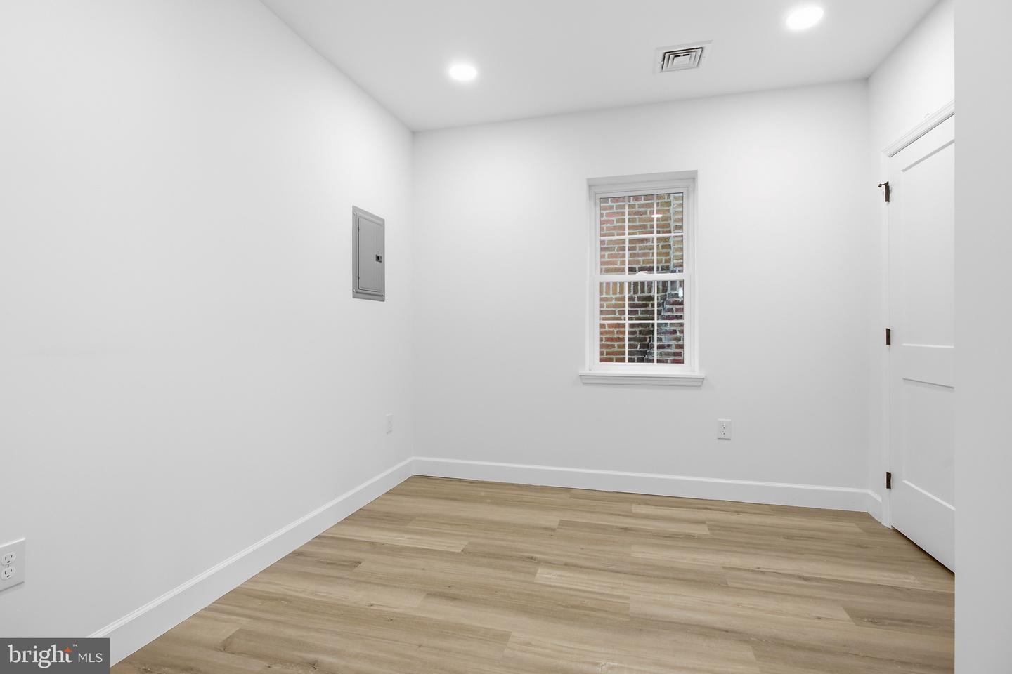 21 W Front St #2b Property Photo 17