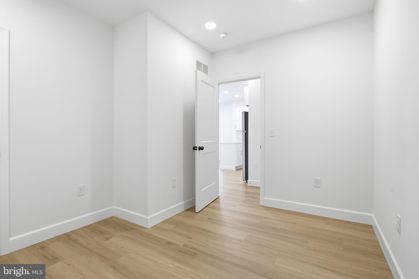 21 W Front St #2b Property Photo 18