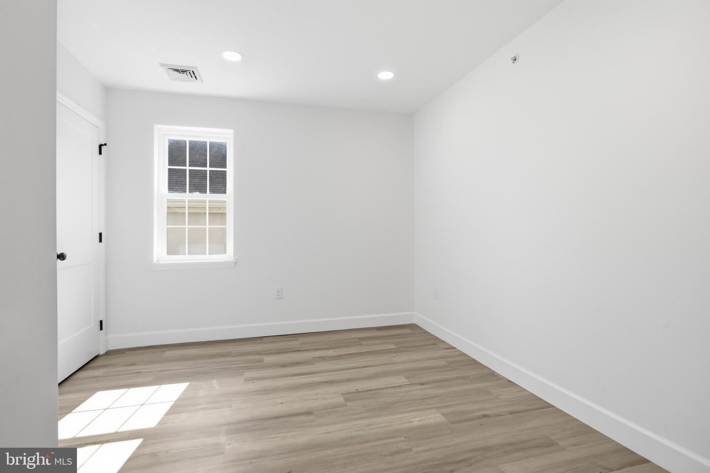 21 W Front St #3a Property Photo 7