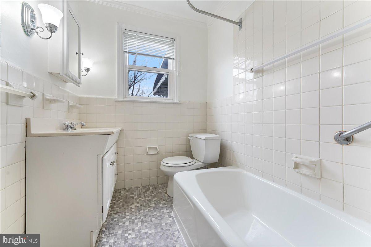 221 W Martin Ln Property Photo 10