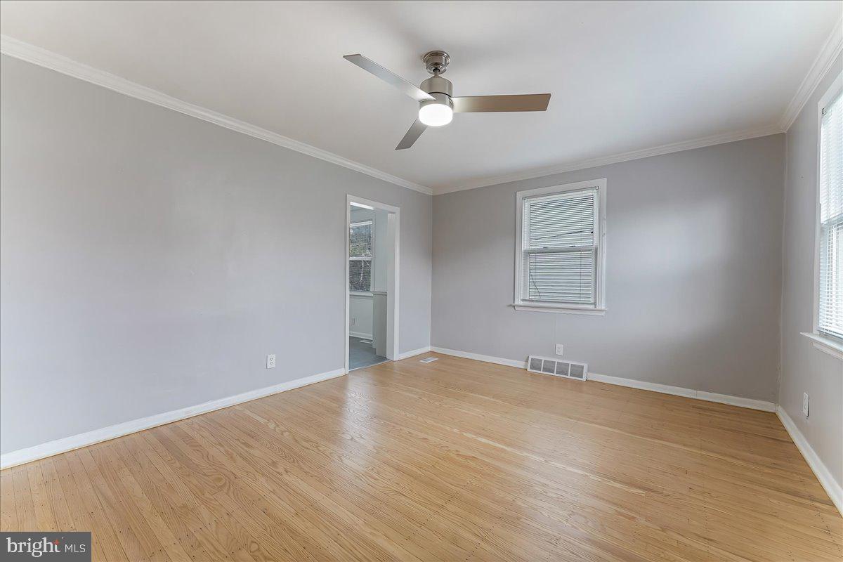 221 W Martin Ln Property Photo 11