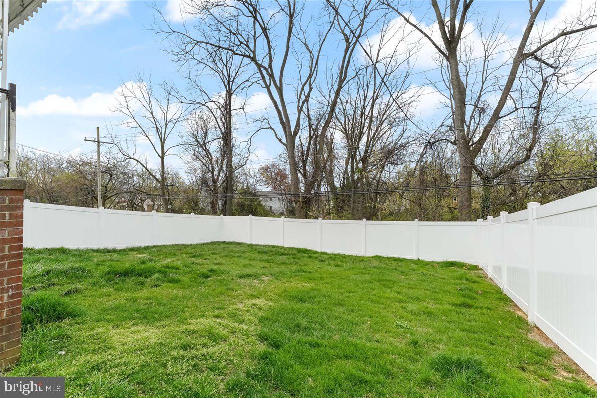 221 W Martin Ln Property Photo 15