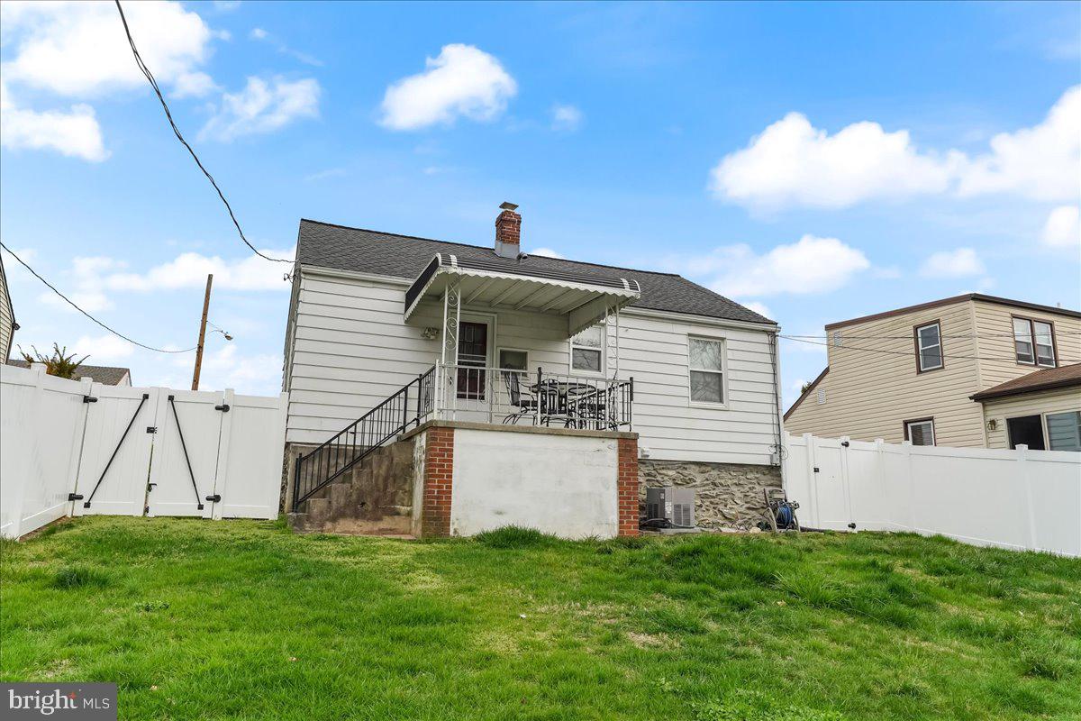 221 W Martin Ln Property Photo 16