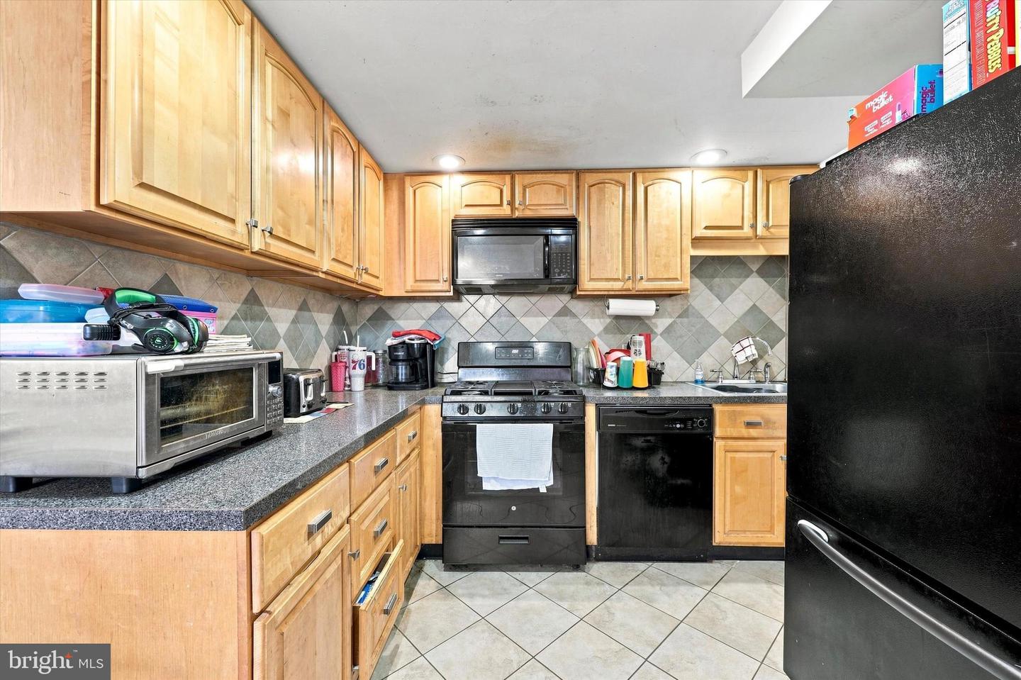 1539 Yates Ave Property Photo 6