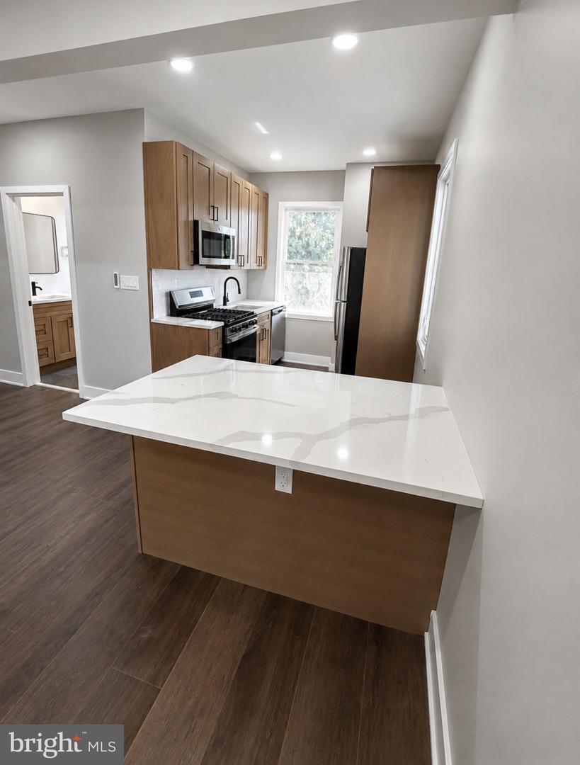 122 BURMONT RD #2 Property Photo 1