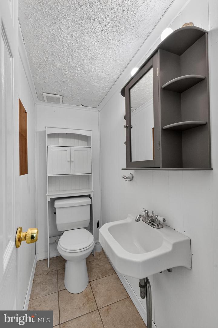 1539 Summit St Property Photo 11