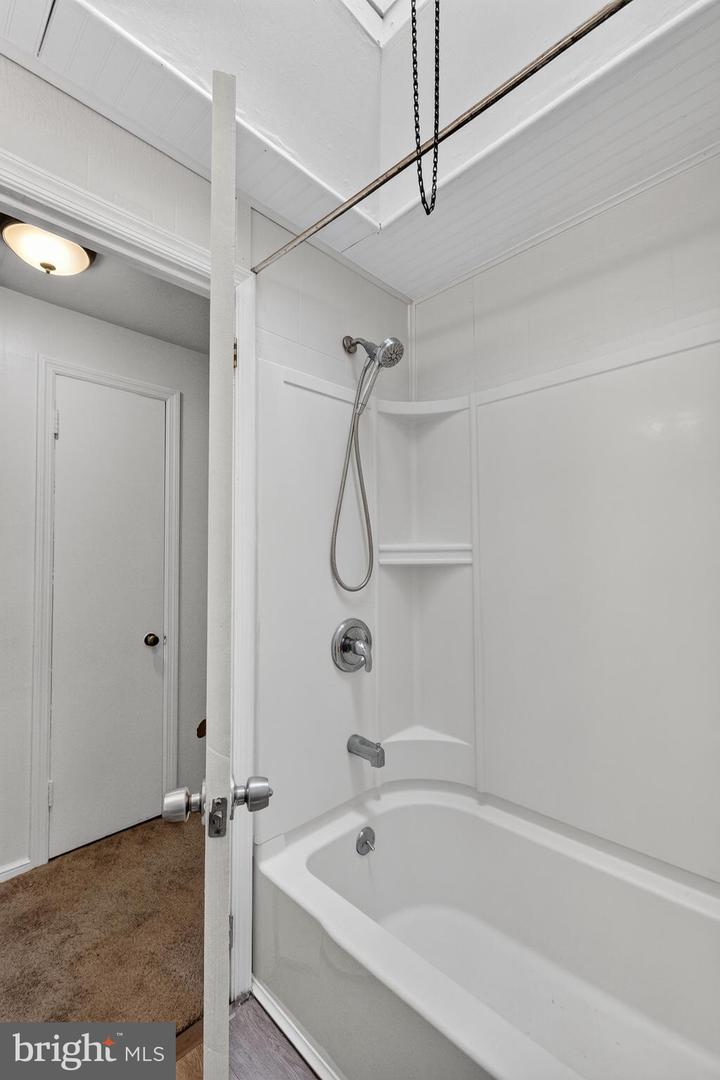 1539 Summit St Property Photo 13
